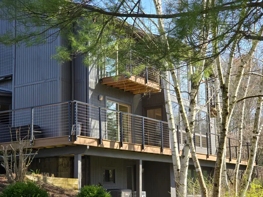 নিরাপত্তা এবং সম্মতির জন্য কীভাবে তারের রেলিং টেনশন করবেন