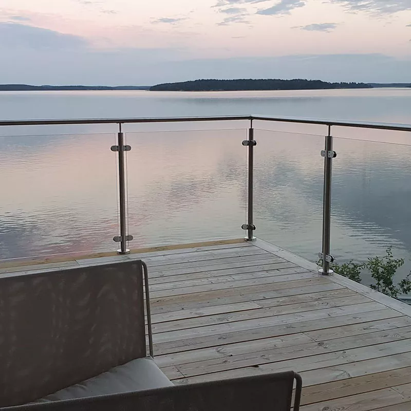 আধুনিক স্থানগুলিতে গ্লাস রেলিং কীভাবে সুরক্ষা এবং নকশাকে উন্নত করে?