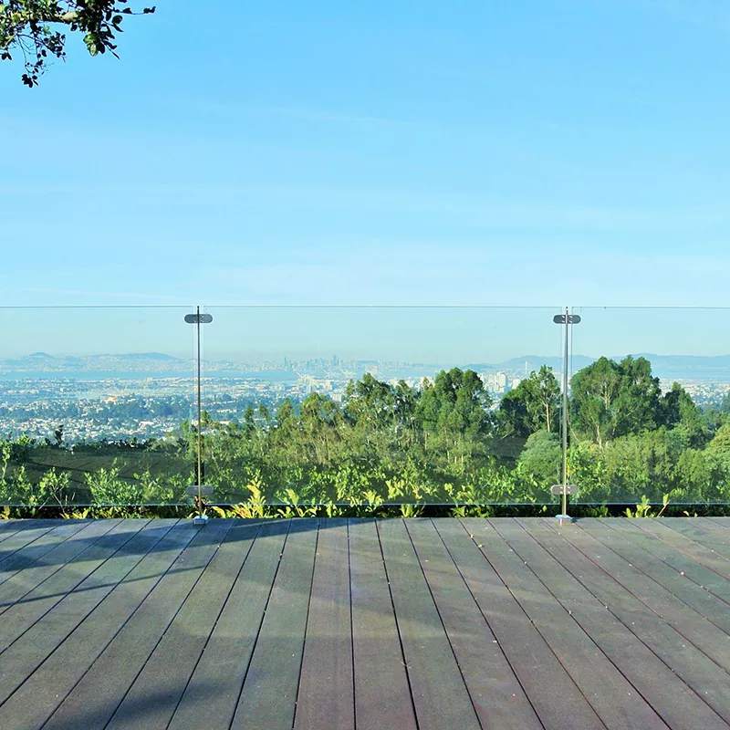 কাচের ডেক রেলিং